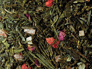Daisy's Tea Whispers from Above brygget i kop – let og blomsterblød grøn te med tropisk frugt og jordbær